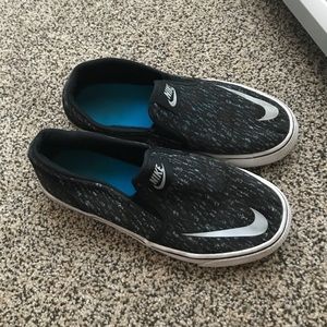 Nike slid on shoes